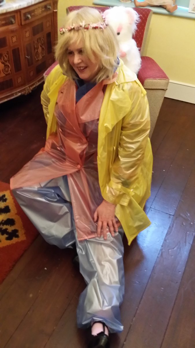 GlossSuzie's tweet photo. Baby Juggs in multi-layers of PVC
#plasticmacs #plasticfantasy #plasticraincoat #shinymac #babyjuggs https://t.co/weui6NdqQ1