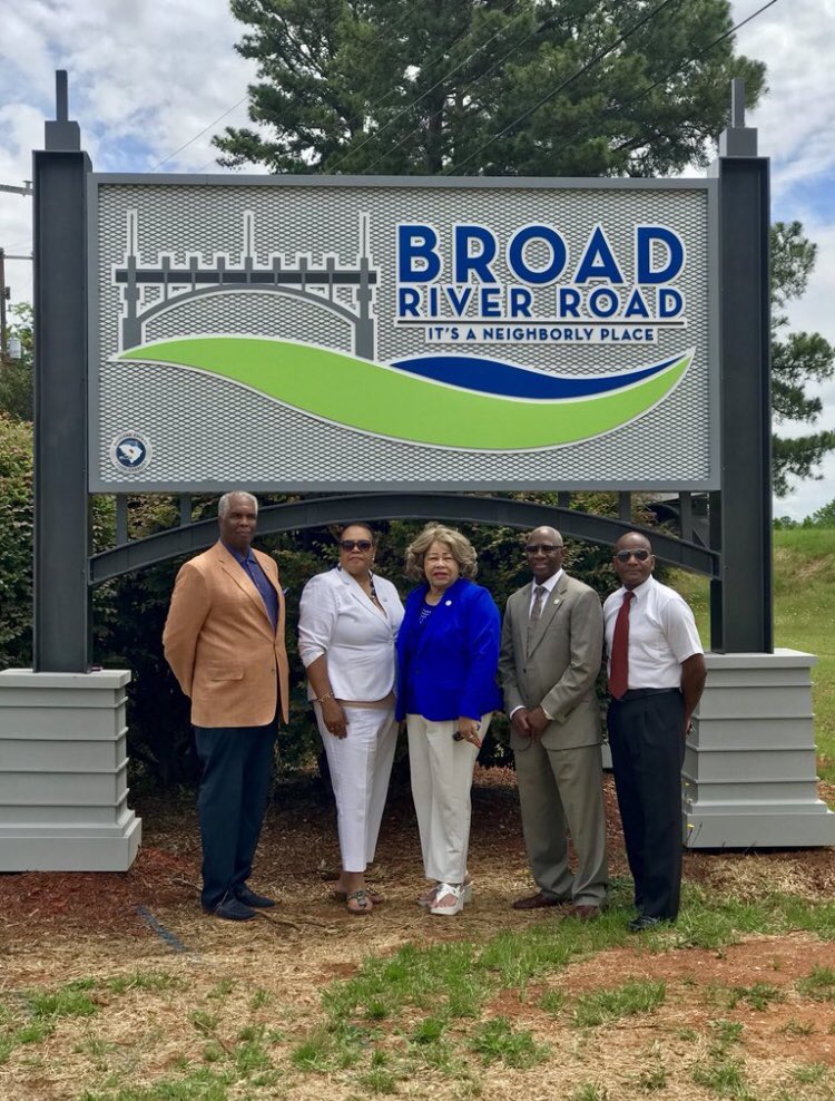 bluesberriesbbq's tweet photo. Broad River Road not only has the Blues, Berries, &amp; BBQ Festival this year, the community leaders also placed these beautiful signs along Broad River Road. 

This truly is a Neighborly Place!! https://t.co/i6yMQYx2mq