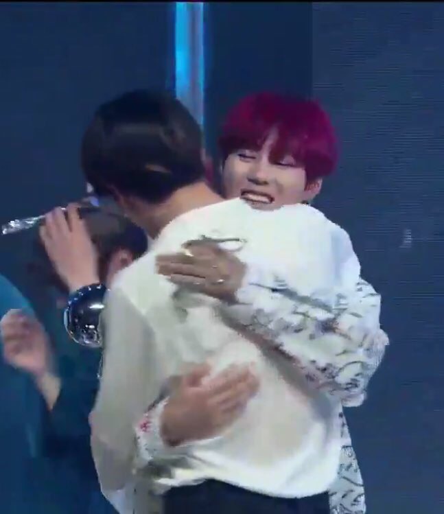 kittenjm's tweet photo. 🐱♥️☁️

#FakeLove9thWin https://t.co/mrbIGT6S55