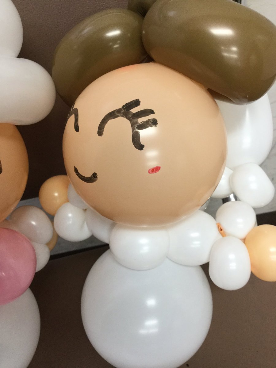 PahoSatosi's tweet photo. 毎週木曜日は、港区民センター！
弁天町風船教室🎈
今日は…ラウンド…
ジューンブライドドール。
白カップル素敵💕

今週末はツイスターズ！
さとパンダ今年も、
行けないのです。
ぐすん。

#弁天町風船教室
#バルーンアート
#ツイスターズ2018 https://t.co/EJnslOA17S