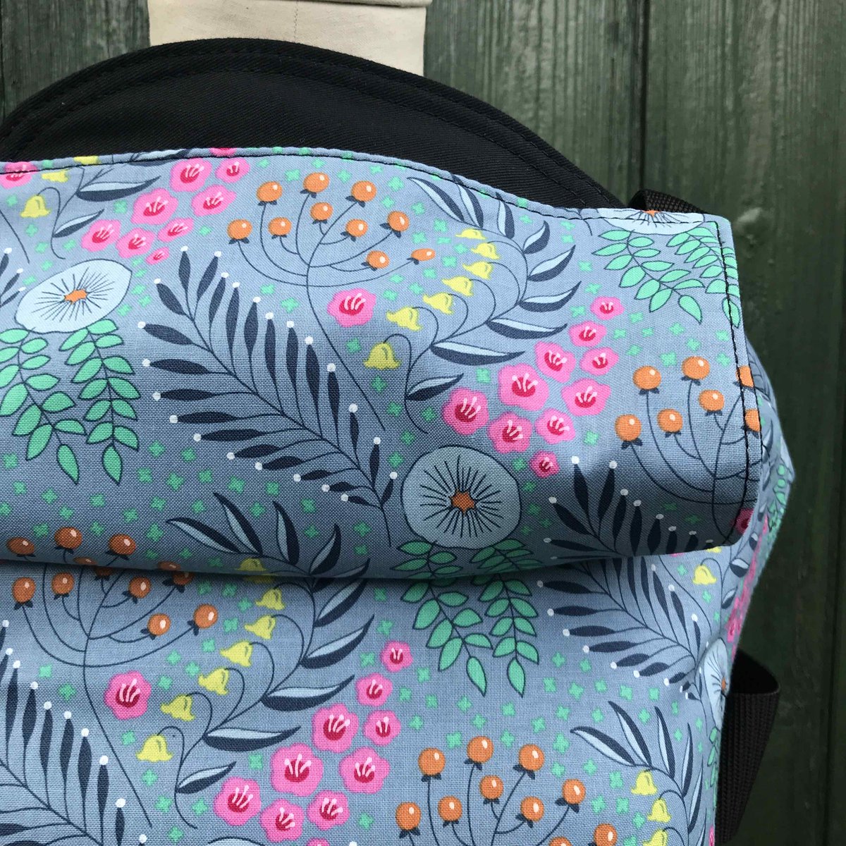 Integrababy's tweet image. NEW PRINT! The beautiful new #FlowerShop is joining us at Integra HQ! In stock and ready to make its way to you! Get yours here ow.ly/Hxuw30k35uT #madeintheuk #integrababy #walkingcuddles #integrainfinity #babywearing