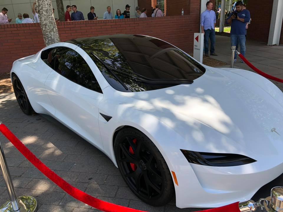 GreenDrivetk's tweet photo. На собрании акционеров, кроме тизера Model Y компания Tesla также продемонстрировала Roadster второго поколения

#Автомобили #Электротранспорт #Электромобили #Электрокары #Инновации #Tesla #TeslaRoadster #Roadster https://t.co/dzak4txIeS