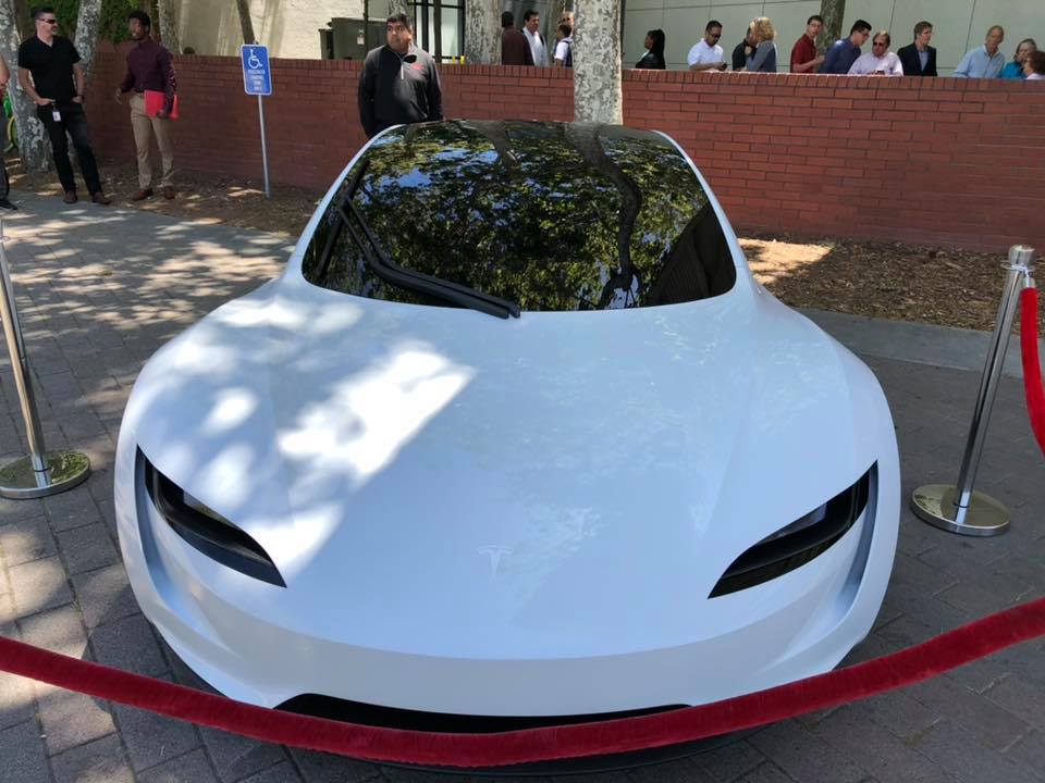 GreenDrivetk's tweet photo. На собрании акционеров, кроме тизера Model Y компания Tesla также продемонстрировала Roadster второго поколения

#Автомобили #Электротранспорт #Электромобили #Электрокары #Инновации #Tesla #TeslaRoadster #Roadster https://t.co/dzak4txIeS