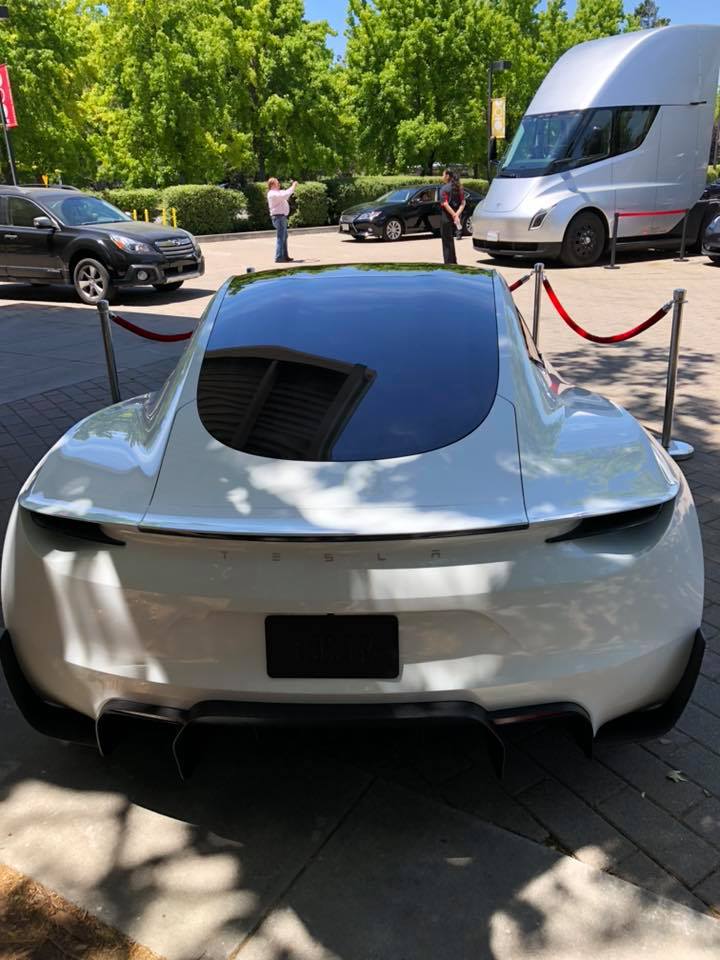 GreenDrivetk's tweet photo. На собрании акционеров, кроме тизера Model Y компания Tesla также продемонстрировала Roadster второго поколения

#Автомобили #Электротранспорт #Электромобили #Электрокары #Инновации #Tesla #TeslaRoadster #Roadster https://t.co/dzak4txIeS