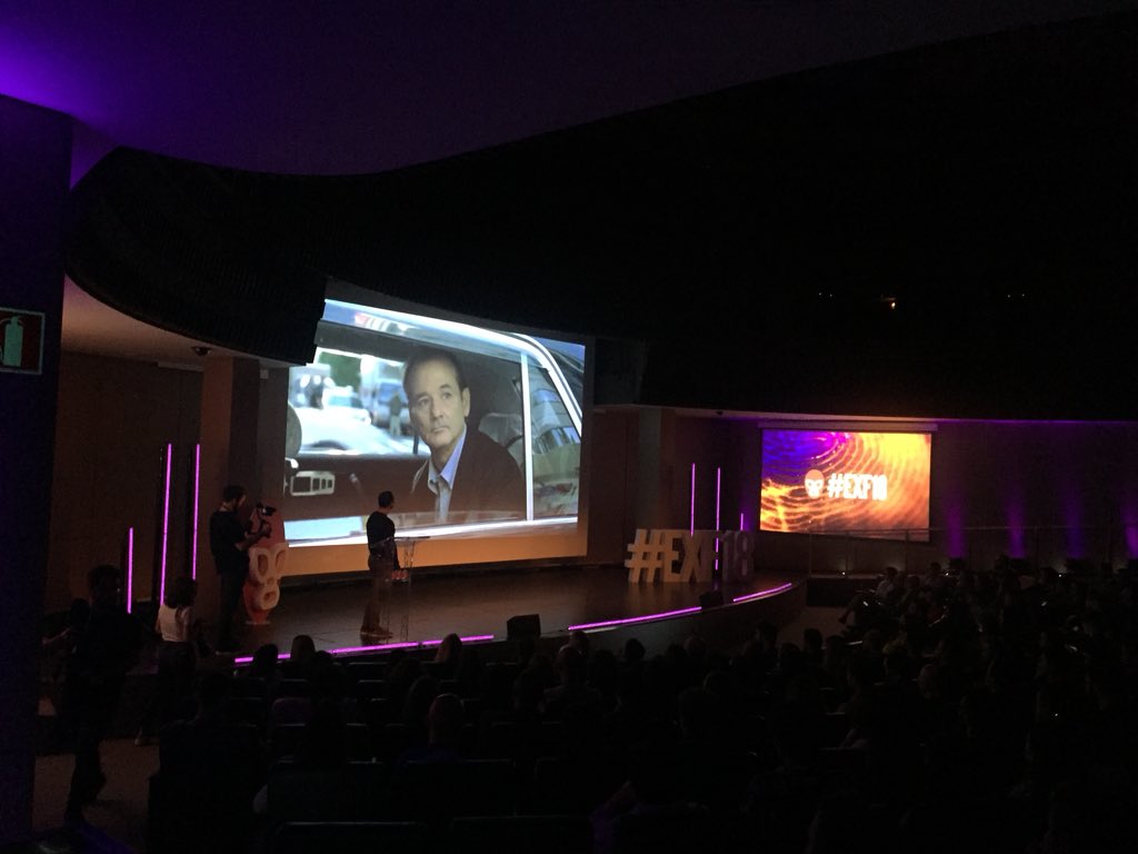 patrysanvi's tweet photo. En el @expfighters escuchando a @alfonsofilm sobre el poder de la música y las emociones. 
Me recuerda a un antiguo profesor mío que decía que los besos en el cine solo se parecen a los de la vida real “si suena la música”
#EXF2018 https://t.co/xA5K7fu4aW