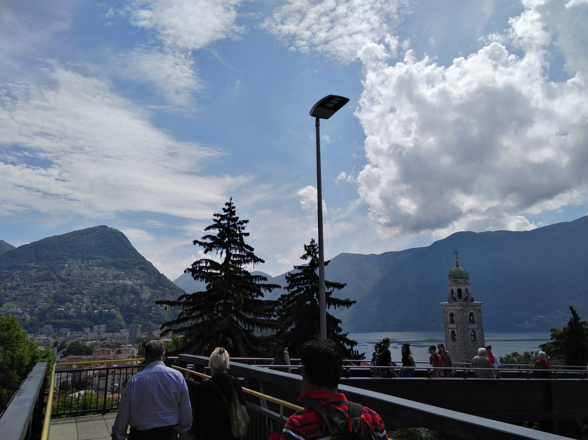 Legendsstadium Na Twitteru ルガーノ着 小高い山に囲まれたルガーノ湖 高級避暑地です この街で明日はスイス戦 丘上の駅から下り 湖畔へ 地図上では駅近のホテルを取ったつもりだったけど 急勾配の坂と石畳 スーツケースには試練 Kaizokuhide W杯