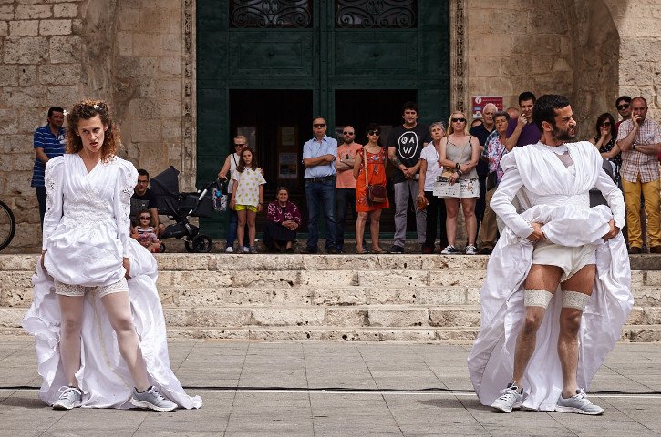 LaRed_deTeatros's tweet photo. "We-Ding!," de @losmonekos, tendrá dos funciones dentro del circuito #DanzaaEscena2018

🗓️ Plaza de San Francisco de Cádiz (15 de junio)

🗓️ Festival Calle de Zaragoza (30 de junio)

https://t.co/5zhOusMxlh https://t.co/HdXTsYFLCr