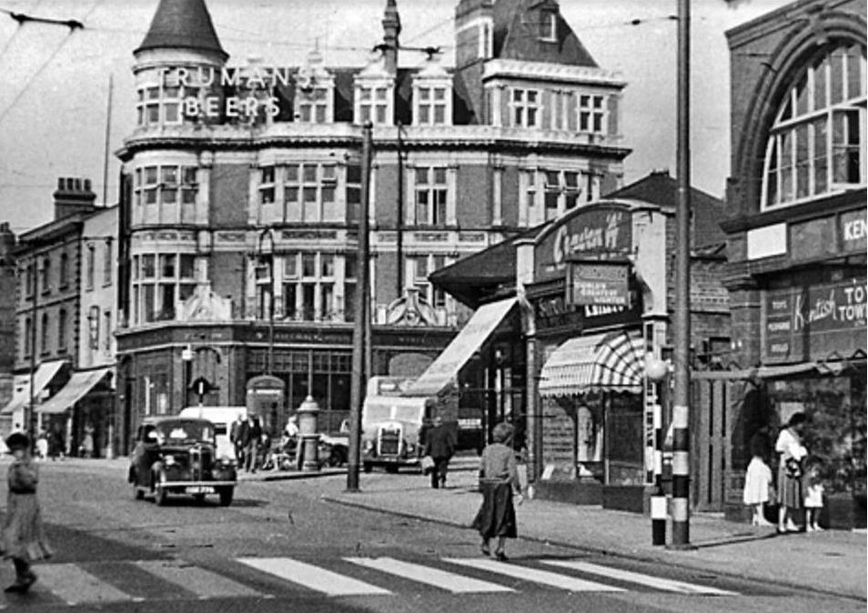 TotallyGroup's tweet photo. #Throwback Thursday to Kentish Town in 1955! #TBT https://t.co/HnOgD68ASQ