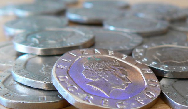 RealWineGuru's tweet photo. One in four adults have cut down on alcohol purchases: Just over a quarter of adults in the UK have cut down their spending on alcohol to save money and lead healthier lives, new figures reveal. https://t.co/PTCxDszLCq https://t.co/iXmfX8UsAs