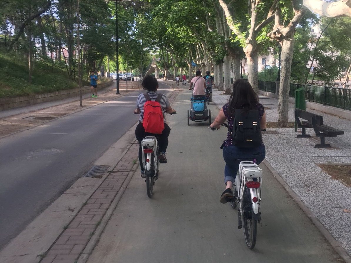 ebrobizi's tweet photo. Muchas gracias a los socios del @EM_ElOlivar que se acercaron en el #DiaDelParque a nuestra ruta guiada en bicicleta eléctrica por el Parque Grande de #Zaragoza #DiaMundialDeLaBicicleta https://t.co/AfGMPPud8i