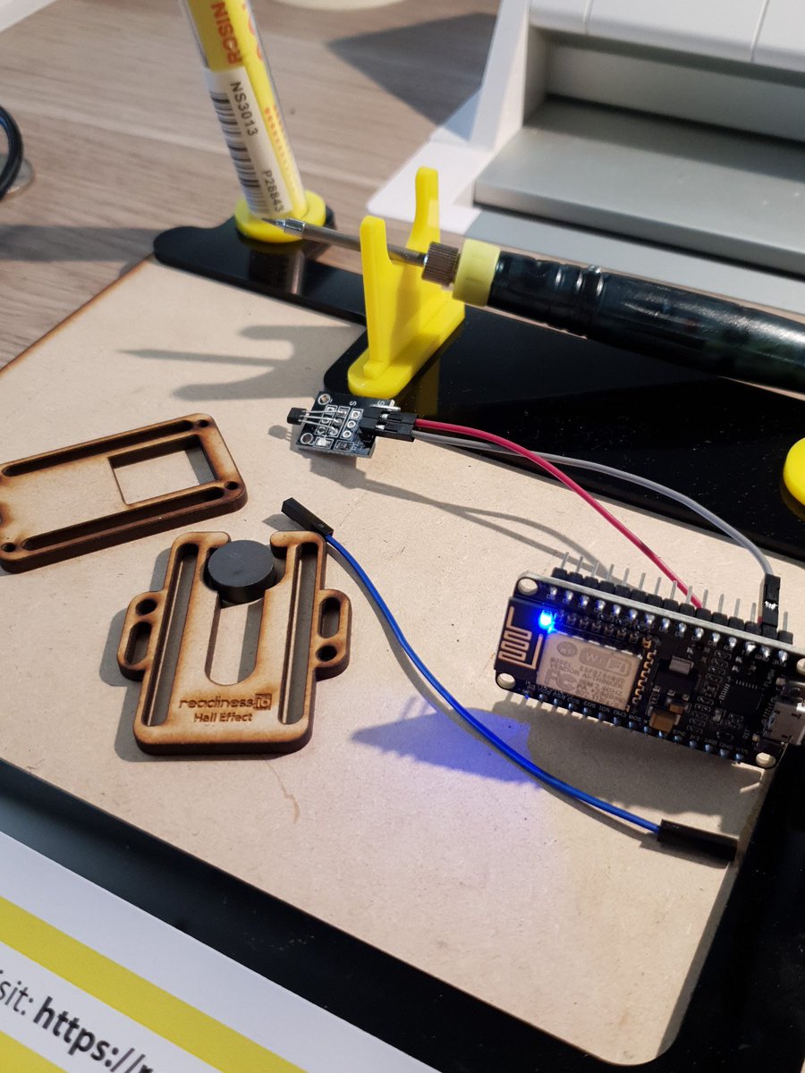 ltruong_'s tweet photo. Soldering, coding, electronics! At an Iot workshop with @TechConnect_ 🤯🤓🤗 https://t.co/uqWWWDlLUx