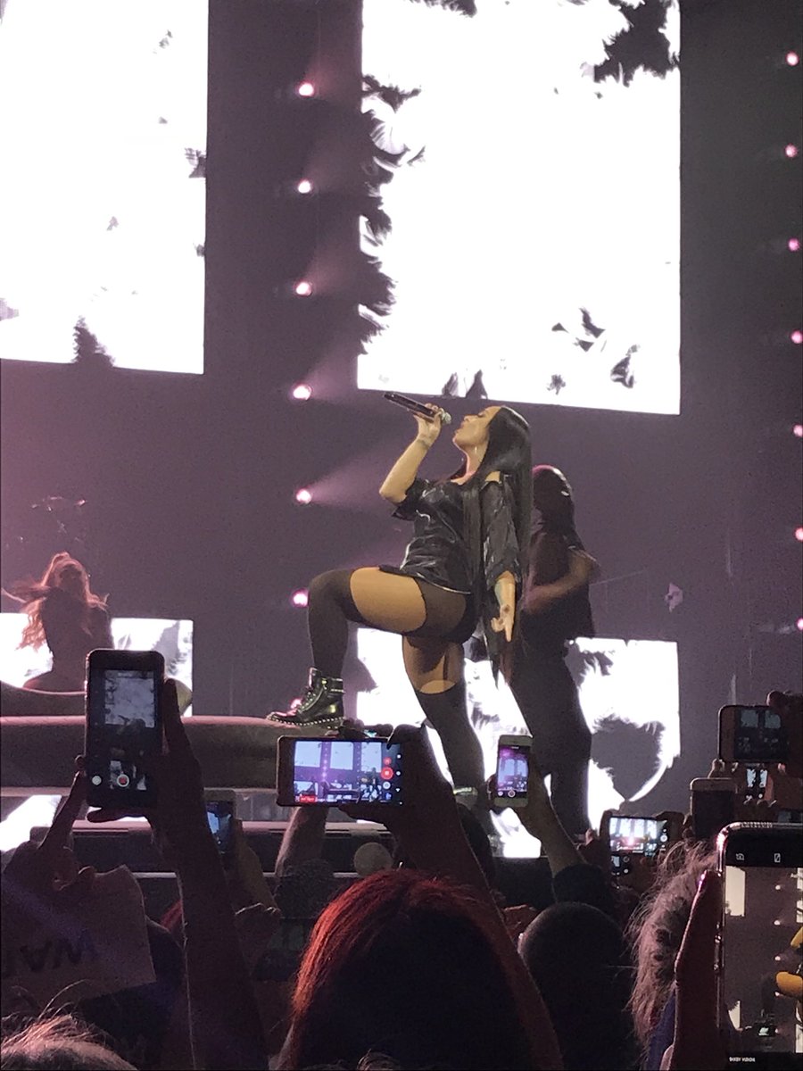 DemiFansDE's tweet photo. About last night.... #TellMeYouLoveMeTour #TMYLMCologne -D https://t.co/cpI4gupXzc