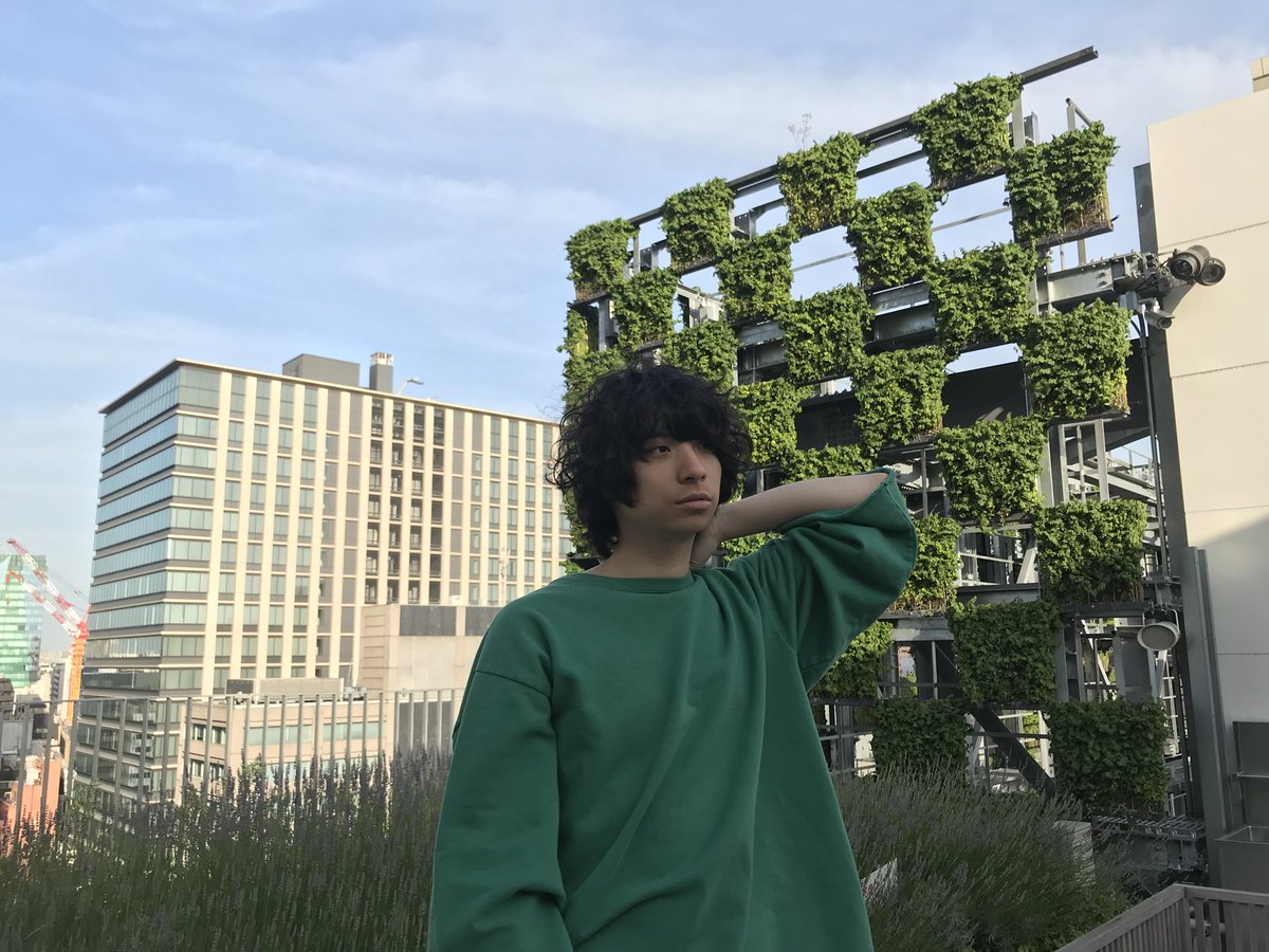 Maybe Magazine 本日 クリープハイプの尾崎世界観さん撮影 インタビューしました 場所は小学館の屋上です 懲りずに前髪が重たいお話が聞けました Maybe をお楽しみに 7 13頃発売予定です