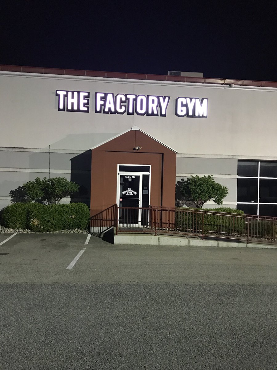 FactoryGym502's tweet photo. Hours: 
Monday - Thursday 5am-11pm 
Friday 5am - 9pm
Saturday 8am - 8pm
Sunday 9am - 8pm 
In the near future we will be open 24 hours 

#fitness #bodybuilding #powerlifting #crossfit https://t.co/3hCU2f07ld