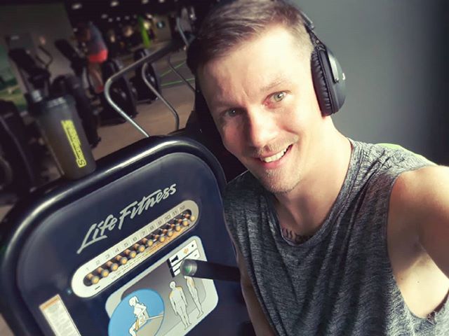 SebBlatt's tweet photo. die Mittagspause wird heute für ein kleines Workout genutzt... Ich hoffe ihr seid gut in den Donnerstag gestartet .... #saarland #saarbrücken #fitonesaarbrücken #fitnessmotivation #fit #fitonestudios #whoareyou #donnerstag #thuesday #mittagspause #lifefi… https://t.co/UuEUeC0GRL https://t.co/CWRi6ClJel