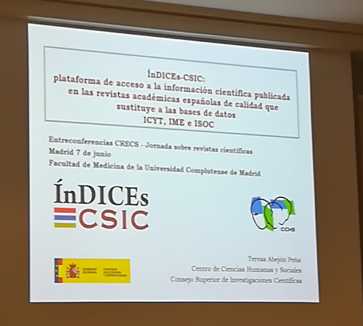 CMontcusi's tweet photo. Presentando InDICEs, fusión de las bases de datos IME, ISOC y ICYT, del CSIC a #CRECS2018 #Entreconferencias https://t.co/xXkta9KXDh