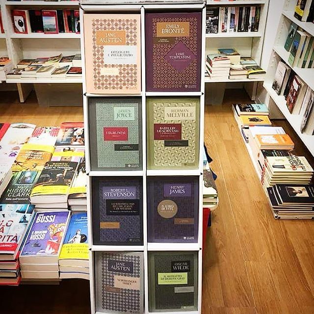 In LOVE with these new #bompiani classics edition. Gotta catch em all.
Having a bookstore at the movies is a really bad bad thing.
#bompianieditore #classics #janeausten #novel #northangerabbey #prideandprejudice #mobydick #melville #stevenson #jamesjoyc… ift.tt/2xN170k