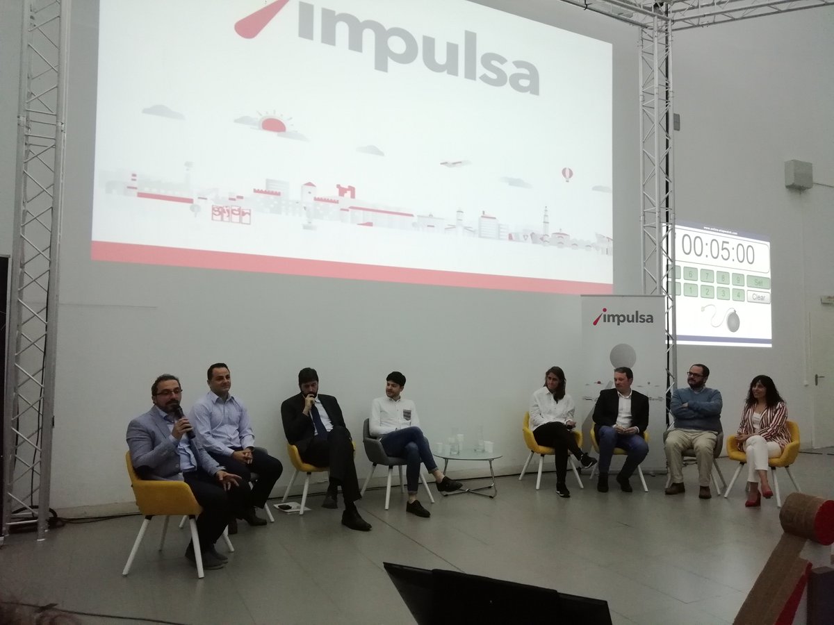 zaqueoaz's tweet photo. Oscar Cosido CEO de upintelligence habla en el #SummitImpulsa organizado por @GijonImpulsa sobre el proyecto Ciudad museo. https://t.co/EJQFapO7MJ