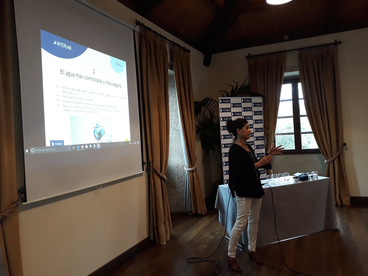 Rosa, técnico de <a href="/INTERLAB_es/">INTERLAB_es</a>, preséntanos os motivos polos que é mellor beber #AugadaBilla 🚰 Entre eles, explícanos que é a máis controlada debido ás analíticas continuas ás que está sometida. 
<a href="/elcorreogallego/">El Correo Gallego</a> <a href="/luciafreitas82/">Lucia Freitas</a> <a href="/golansquash/">Borja Golán</a> <a href="/CompHosteleria/">CompHosteleria</a> <a href="/arturoreboyras/">Arturo Reboyras</a>