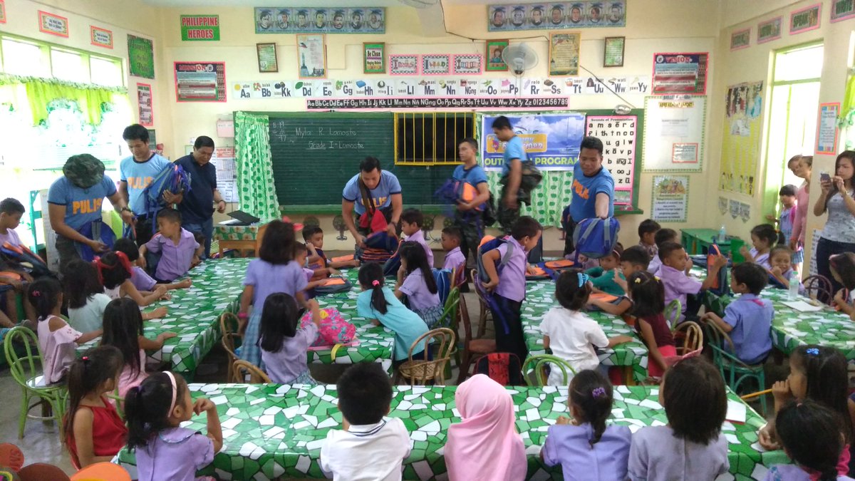 42ndsac's tweet photo. 42SAC personnel led by PSINSP MARX DEO APEROCHO in partnership with Happy Fishermen conducted donation of bags and school supplies to the Grade 1 pupils of FVR Village Elementary School, Tambler, General Santos City.

#PNPPATROLPLAN2030 
#SpecialActionForce
#SAFCares https://t.co/AFDUNJhjOL