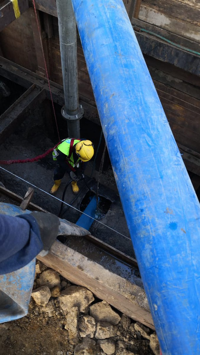 interagua's tweet photo. ⚠️#Actualización
Una vez iniciados los trabajos de rehabilitación del acueducto de 1250mm, se procese con el desagüe del acueducto.
📌KM 15 Vía Daule https://t.co/l5Y8J0Mcr0