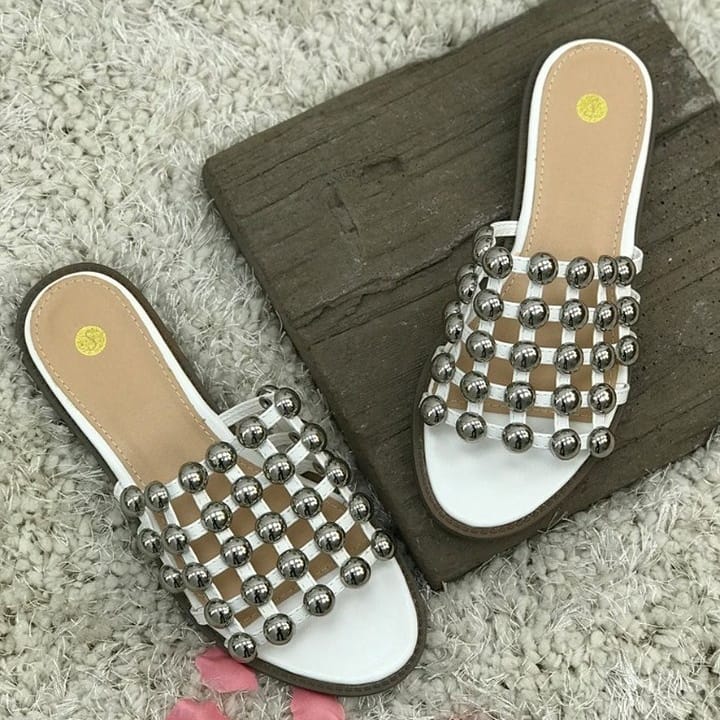 Tag us in your selfies with hashtag #youvebeenflossed 'SO INTO YOU' Cage sliders are at the tops of everyones wish list 💫 💫 
Click to shop.
#summervibes #beach #holiday #flats  #slidesandals  #slides #flipflops #goodvibes #womens #fashion  #flossfashion #wilmslow #cheshire
