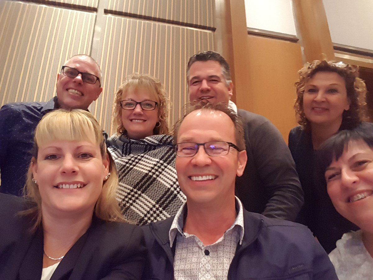 CaroleChaput2's tweet photo. Une bonne gang!  #CECCE #RDCCECCE https://t.co/kGhfnkGbLI