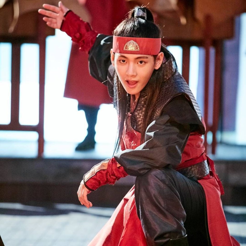 わたし 花郎さあ ハンソンしてるキムテヒョン可愛すぎるし言動ひとつひとつハマりすぎだし ヒョンたちとの絡み良すぎるし て かイケメンパラダイスだしヨウルめちゃめちゃ美しいしスホはだんだん香取慎吾に見えてくるし花郎はファランて分かってても頭の中