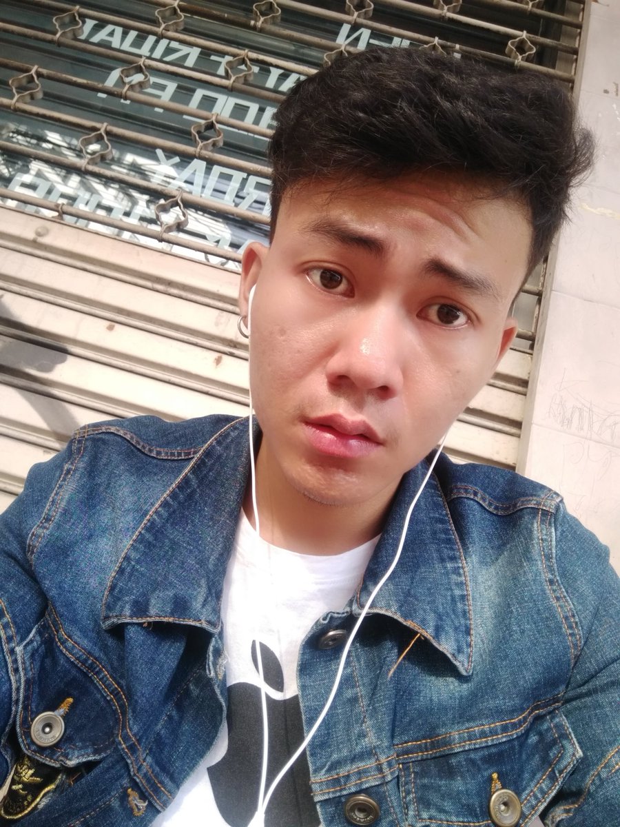 BellLay2's tweet photo. သား႐ုပ္ကဘာ႐ုပ္ေပါက္ေနလဲ😁😁😁 https://t.co/BLgNp9zrxV