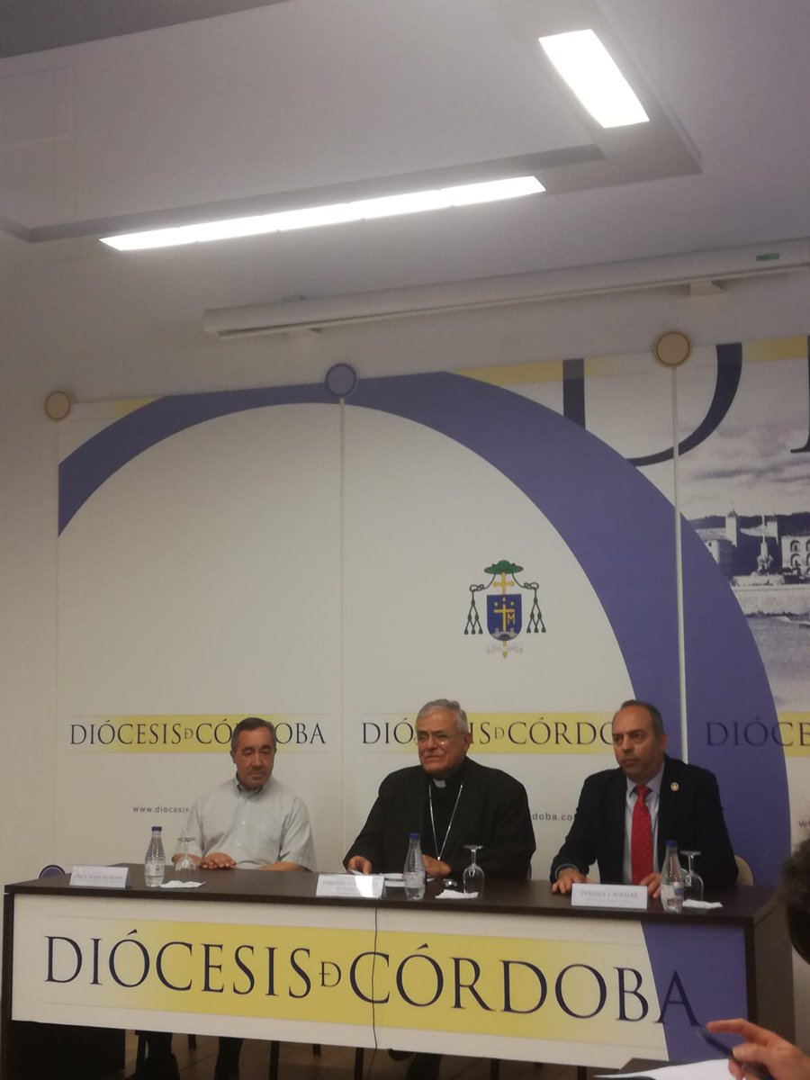 cpazyesperanza's tweet photo. En estos momentos está transcurriendo la rueda de prensa en el Obispado con motivo de la presentación de la Obra social de la #CoronaciónPazyEsperanza https://t.co/RMrFBPo2PF