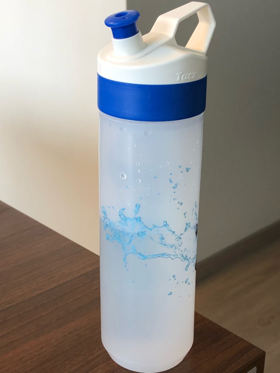 DXsolutionsBVBA's tweet photo. In het kader van 'plastiekvrij' hebben we besloten om alle plastiek bekers binnen de DXS muren te bannen. Zo kregen de medewerkers een handige drinkfles! #plastiekvrij (artikel) https://t.co/ojTuScwWo1 https://t.co/owpkAROV4k