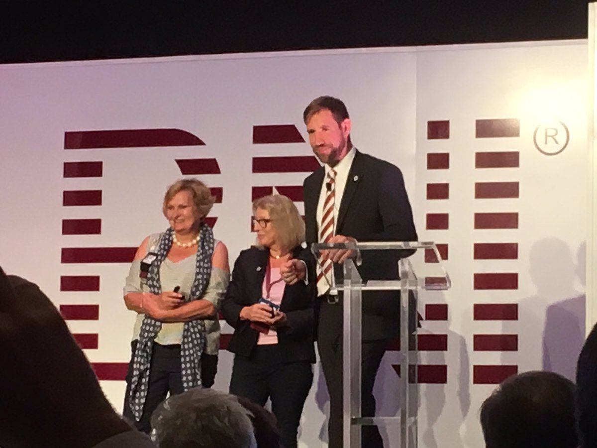 ElviaMarketing's tweet photo. Women on stage!! Yay!! #bnimd18 #notablenetworkers #bni https://t.co/PdeByhlWiD