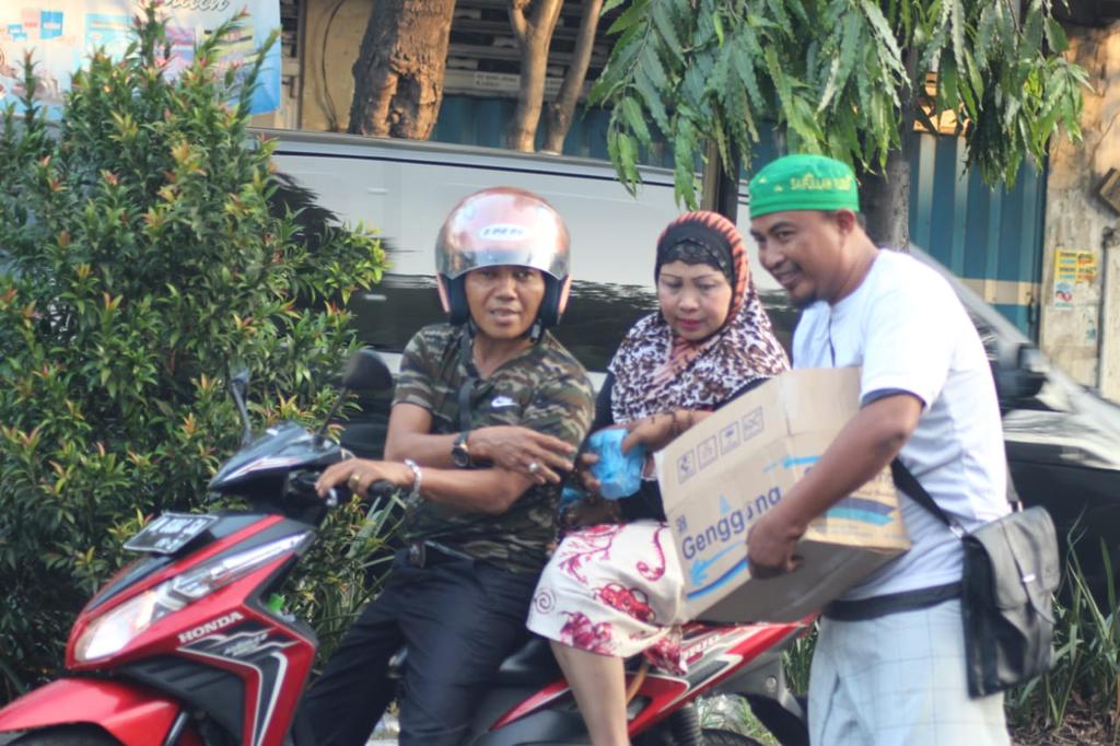afril_azril's tweet photo. Berbagi berkah ramadhan bersama seduluran probolinggo
#SedulurNgaji
@cakimiNOW
@GusIpul_ID
@GunturPuti
@halimiskandarnu
@HadiNgusman
@Banser_CyberNU
@syukron_dosi https://t.co/KVGfE64PtV