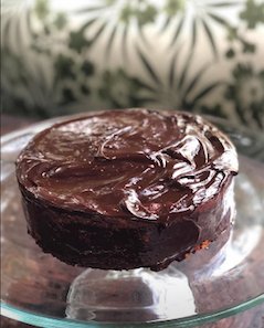 thegrammarroom's tweet photo. Baked at 4 > Thigh gap 

Seen here: our Hazelnut Chocolate Cake https://t.co/DJ2c49cujz