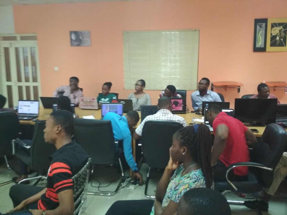 Tboidman's tweet photo. New Hub/ Co working space in @Coal_City

@EmekaOkoye @Havilah2 @StartupSouthNg 

#tech
@GdgEnugu https://t.co/5uSEg8YYjB