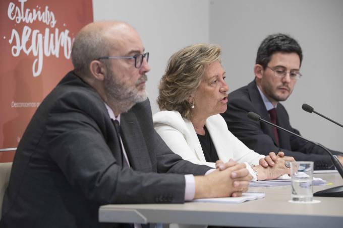 GrupoAseguranza's tweet photo. De Frutos (@UNESPA) pide al nuevo Gobierno que asuma los proyectos en marcha en el sector: https://t.co/iChfOBIycY #IES2017 #Seguros https://t.co/lIOfUSmqgQ