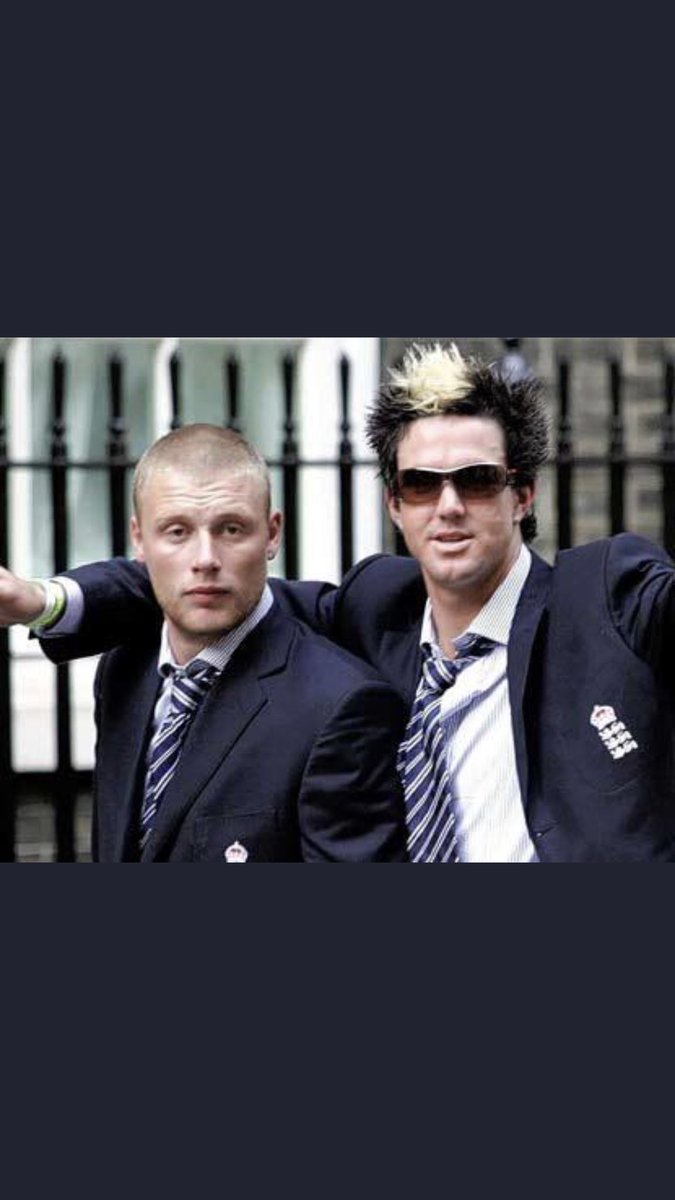SimonZebo's tweet photo. Best of luck @IrishRugby this weekend down under
Especially @KEITHEARLS87 and @ConorMurray_9  who look like they’re having a great time 😂🍺 https://t.co/ZoKPnc5m1f