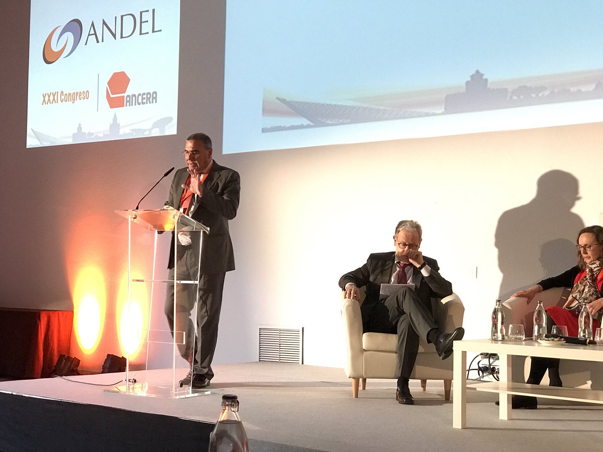 PEDRO_BARROSO__'s tweet photo. Luis Ángel Gutiérrez, presidente de @AECA_ITV , detalla las principales novedades que recoge el RD 920/2017 que regula las inspecciones técnicas de vehículos. #CongresoANCERA https://t.co/vODxKOVEvF