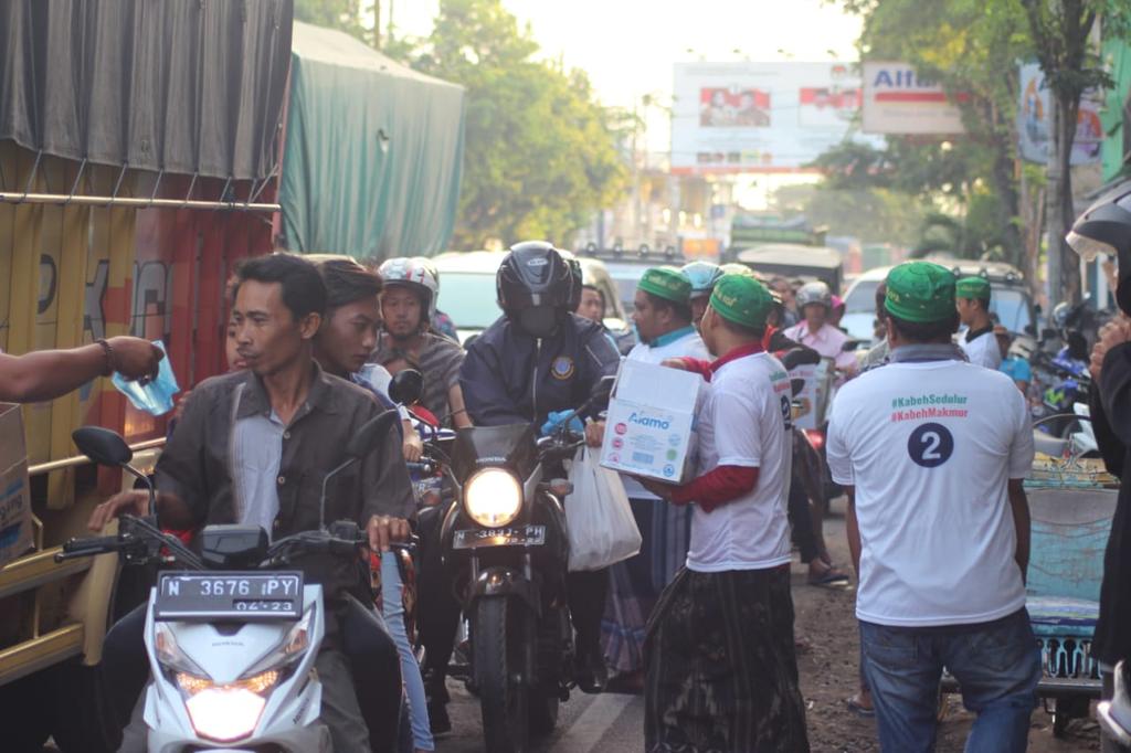ilif_norfailif's tweet photo. Berbagi berkah ramadhan bersama seduluran probolinggo
#SedulurNgaji
@cakimiNOW
@GusIpul_ID
@GunturPuti
@halimiskandarnu
@HadiNgusman
@Banser_CyberNU
@syukron_dosi https://t.co/hlExqBVWe6