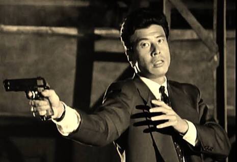 高村宗一 正しい拳銃の構え方ではないのはわかっているんだが この舘ひろしの左手が好きなのは俺だけだろうか W T Co E91a146u5y Twitter