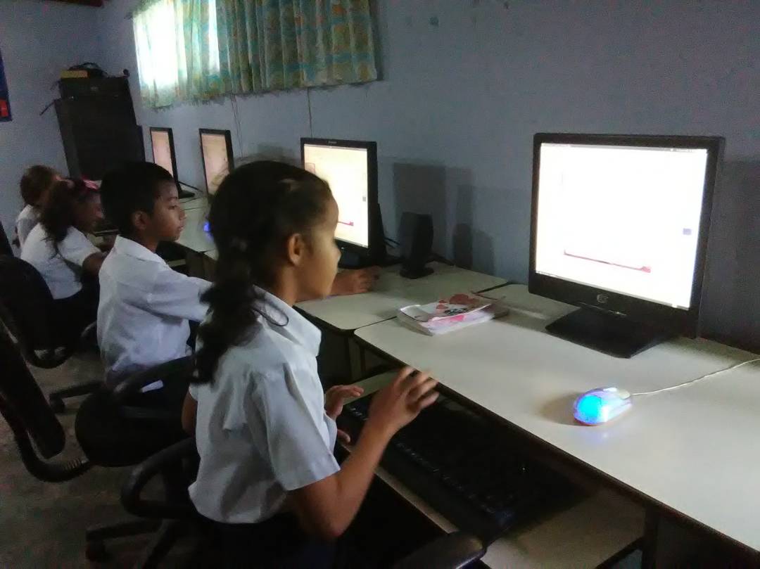 cesarmirabal28's tweet photo. #ConElPuebloTodo Alumnos del 1ro y 2do grado, realizan en el Cbit Yuca Guama I, actividad de operaciones matemáticas en aplicación Tux Paint @JauaMiranda @Fundabit @isleyita @vane_prieto https://t.co/BGq489UUNP