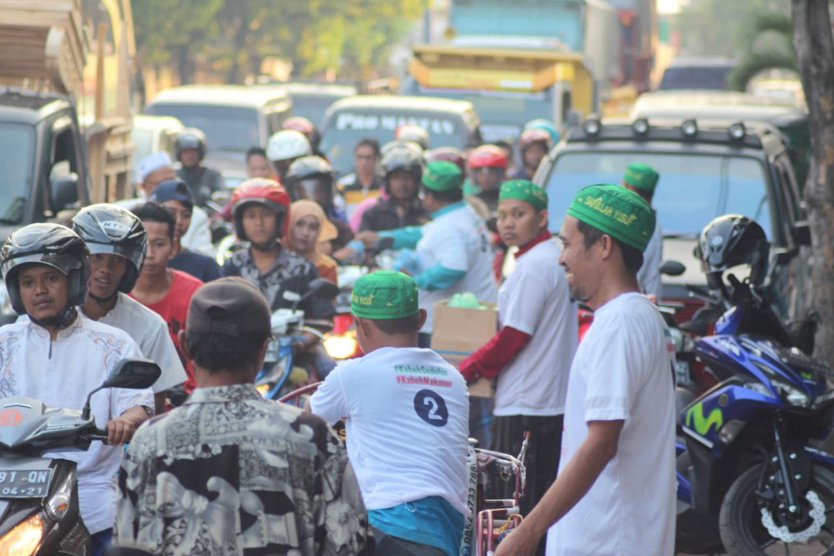 DimasHartono46's tweet photo. Indahnya berbagi
Indahnya menambah Sedulur
Kabeh Sedulur
Kabeh Makmur
#SedulurNgaji
@cakimiNOW
@GusIpul_ID
@GunturPuti
@halimiskandarnu
@HadiNgusman
@Banser_CyberNU
@syukron_dosi https://t.co/rHUQNjpyay