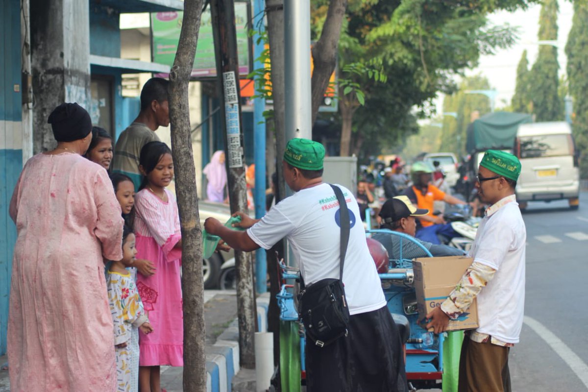 DimasHartono46's tweet photo. Indahnya berbagi
Indahnya menambah Sedulur
Kabeh Sedulur
Kabeh Makmur
#SedulurNgaji
@cakimiNOW
@GusIpul_ID
@GunturPuti
@halimiskandarnu
@HadiNgusman
@Banser_CyberNU
@syukron_dosi https://t.co/rHUQNjpyay
