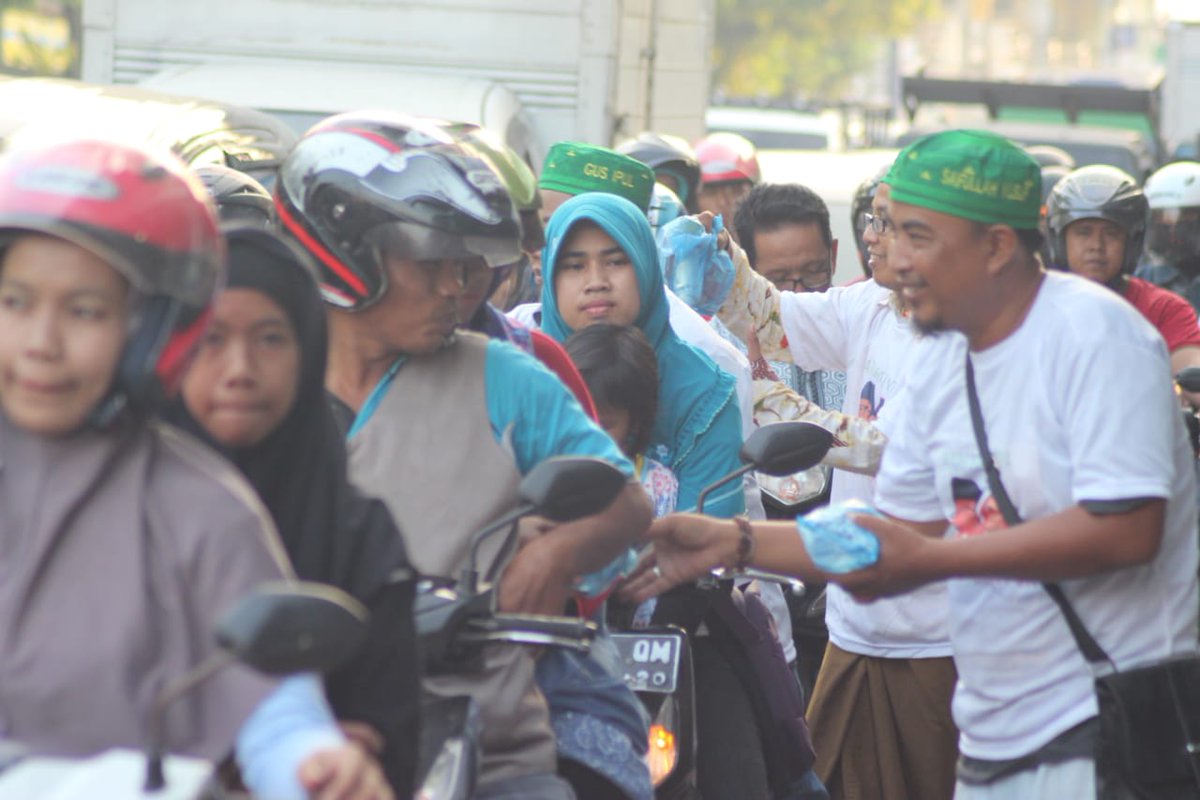 BambangHands's tweet photo. Relawan Gusti Top Markotop
Kabeh berbagi
#SedulurTakjil
#SedulurNgaji
@cakimiNOW
@GusIpul_ID
@GunturPuti
@halimiskandarnu
@HadiNgusman
@Banser_CyberNU
@syukron_dosi https://t.co/QGhDQfzdcT