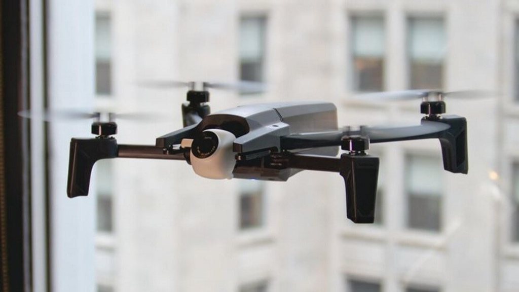 thedroneforsale's tweet photo. Parrot’s folding 4K drone is ready to take on DJI’s Mavic Air https://t.co/6nGGEgCiMv https://t.co/AZajgNBVbV