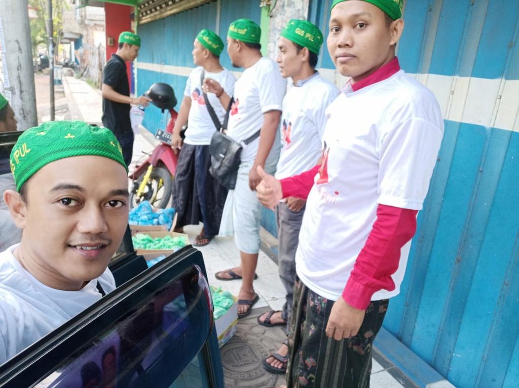 Muchqomaruddin's tweet photo. Berbagi berkah ramadhan bersama seduluran probolinggo
#SedulurNgaji
@cakimiNOW
@GusIpul_ID
@GunturPuti
@halimiskandarnu
@HadiNgusman
@Banser_CyberNU
@syukron_dosi https://t.co/1ZKCWK3U16