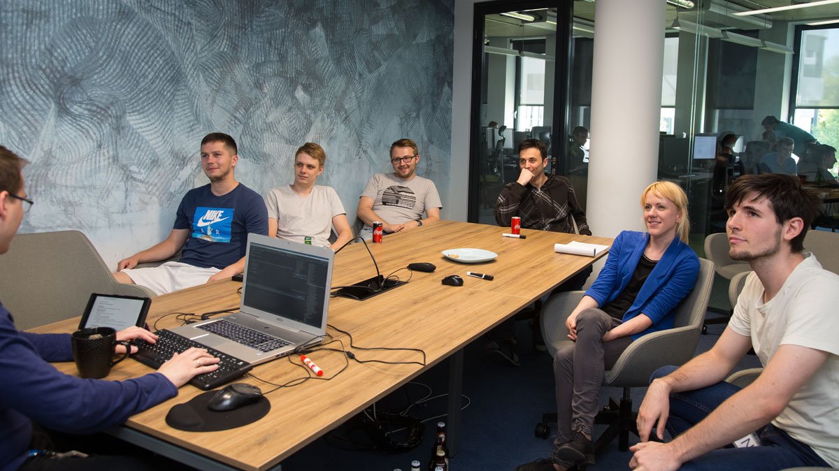 PretiusSoftware's tweet photo. Another session of Lunch&amp;Learn in Pretius​ Office. Today Darek Wawer​ remind our new team members of some programming tips and best practices in #Java and #springboot we use in our projects. Very interesting and necessary workshop for all new people in Pretius. https://t.co/rArMowcz08