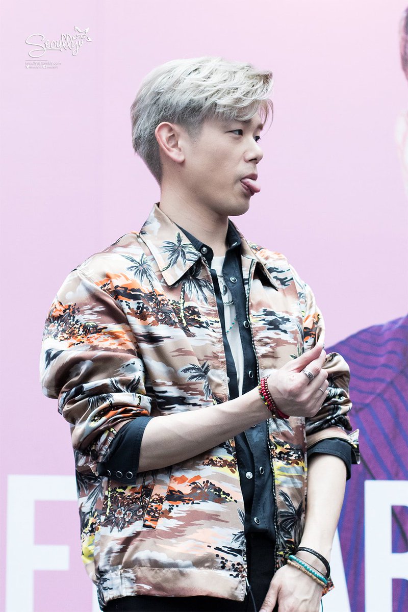 SeoullySG's tweet photo. [PHOTOS] Eric Nam @ Dal.Komm Coffee’s 1st Anniversary Celebration Event ♥️ | HQ🔗: https://t.co/6zoKEA9s3r (18p)

#ERICNAMinSG #EricNam #dalkommsg #dalkommsgturns1 #dalkommsgxericnam #에릭남 #남윤도 https://t.co/jDwfLi3OYr