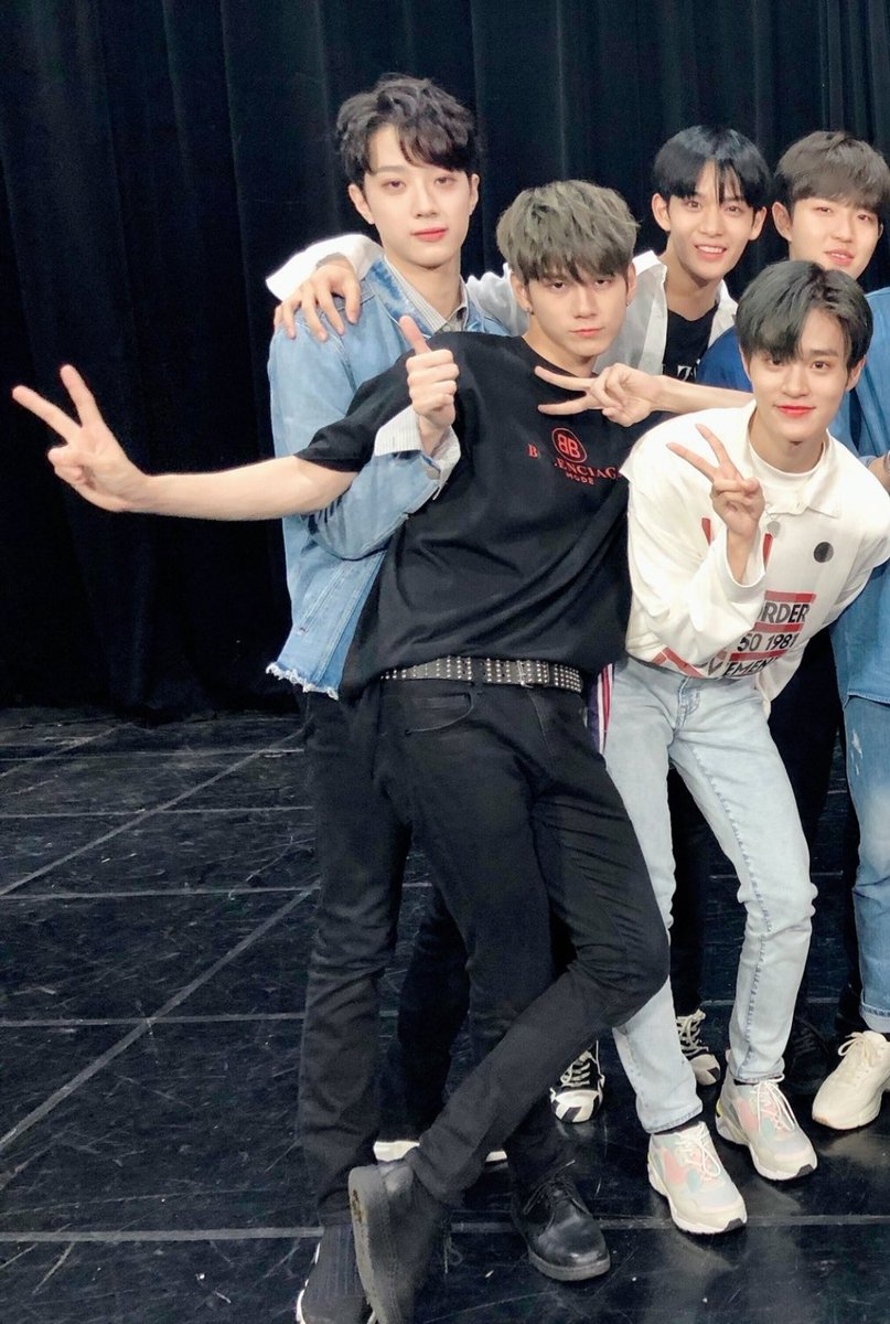 allmainlin's tweet photo. kuanlin: as a maknae i must support my boneless ong hyung 🤣 https://t.co/q4p3neThzY