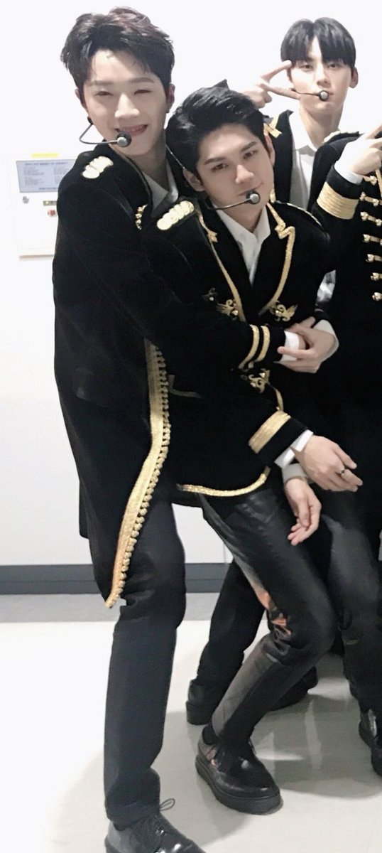 allmainlin's tweet photo. kuanlin: as a maknae i must support my boneless ong hyung 🤣 https://t.co/q4p3neThzY
